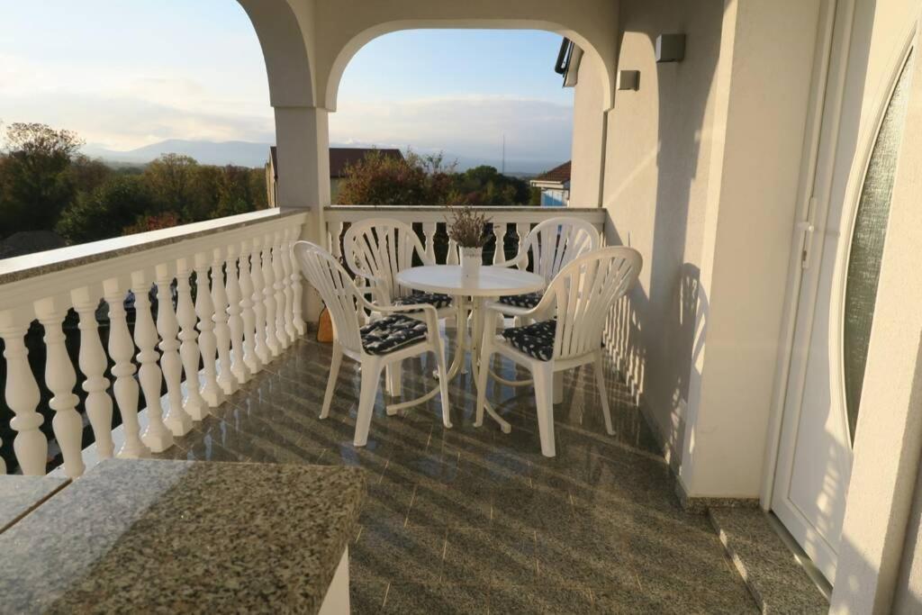 Mitros Apartment Malinska Exterior foto